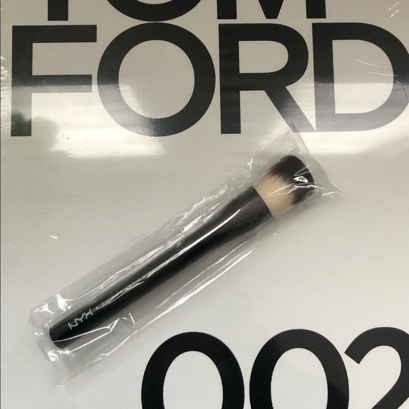 NYX Pro Brush Set with Cleansing Pad - Picture 10 of 15